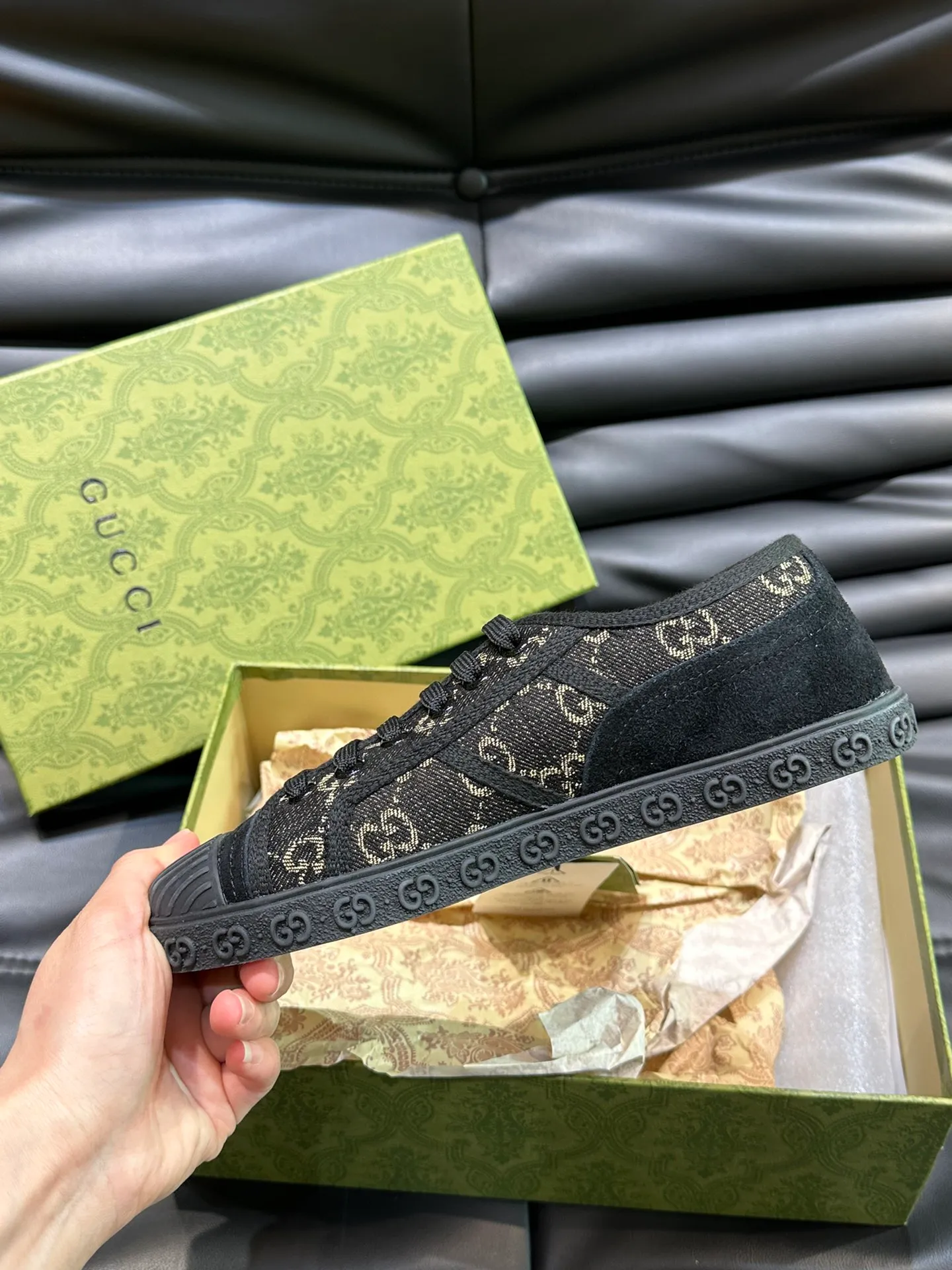 Men's shoes 💰p380 "GUCC*" Couple style 👫 lace-up canvas sneakers, crafted from light blue GG denim fabric, showing uniqueness. Classic details such as the GG printed embossed outsole, interlocking G and "Gucci" embroidery add to the glamorous style. Privately-made T men's shoes 💰pU original outsole, with exquisite details, impeccable fit, and a flat toe that has a retro feel! Customized canvas, classic double G logo, and the spring and summer color combinations are also very interesting! Size: Female 35-39. Male 38-44